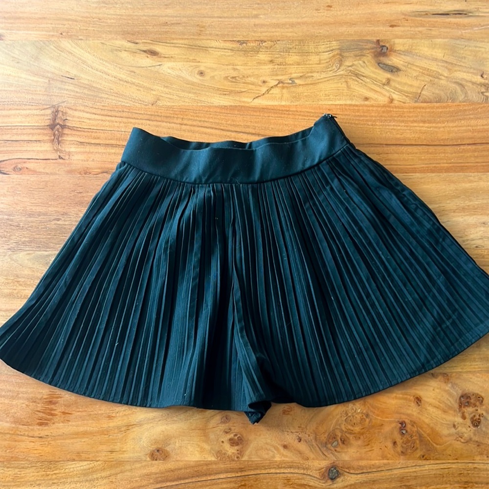 Zara pleated shorts XS
